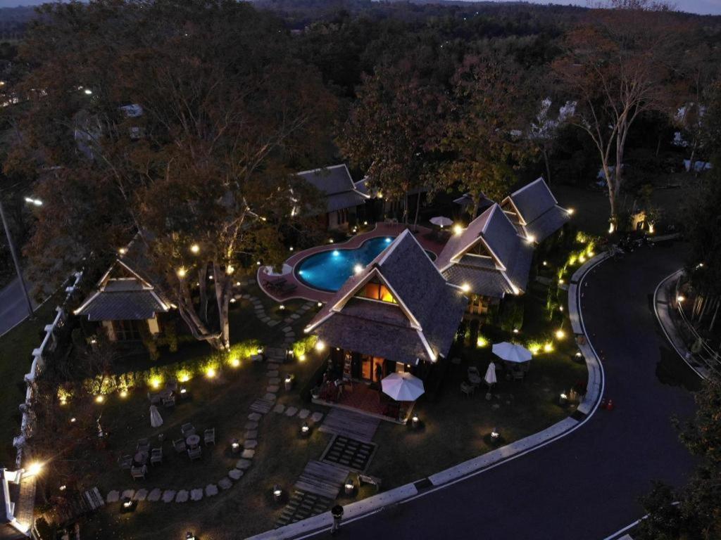 Hotel Ruean Racha Chiang Mai Zewnętrze zdjęcie