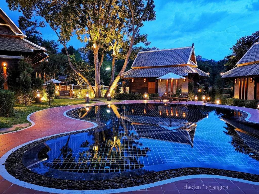 Hotel Ruean Racha Chiang Mai Zewnętrze zdjęcie