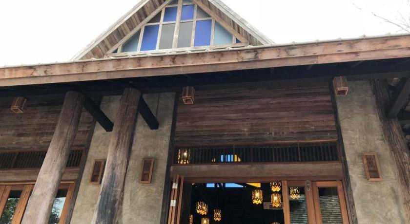 Hotel Ruean Racha Chiang Mai Zewnętrze zdjęcie